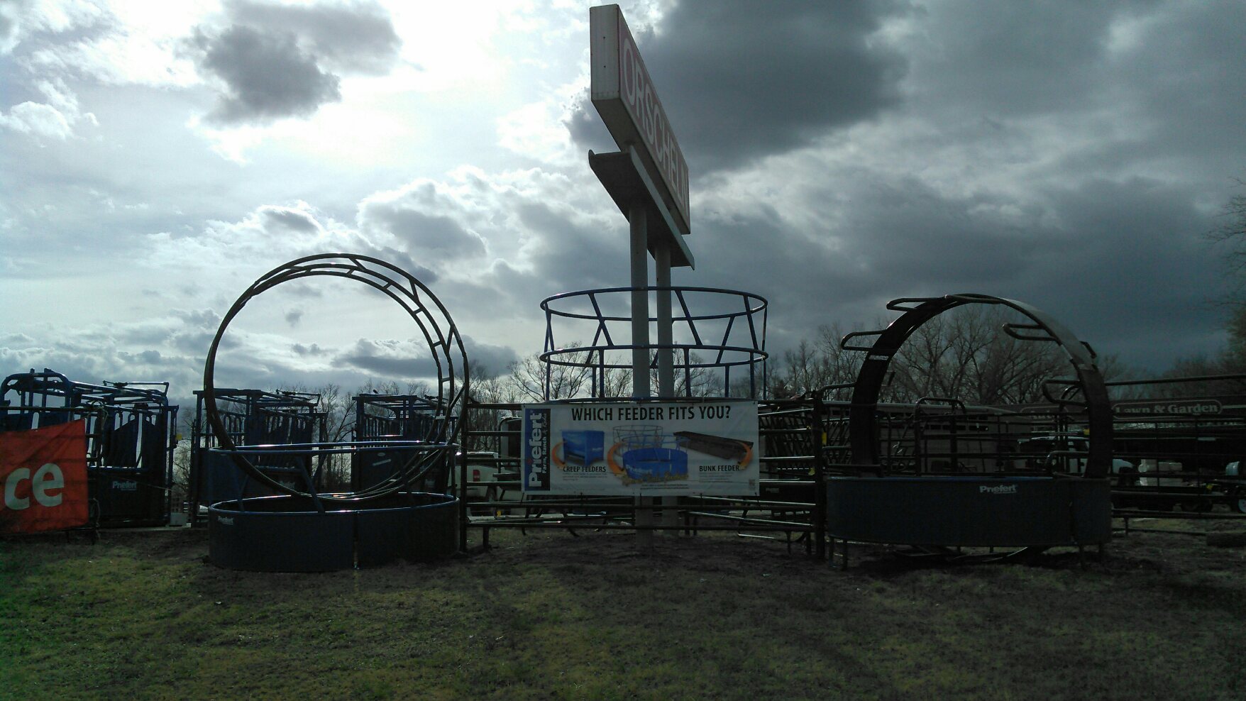 Feeder And Panel Display 3.jpeg